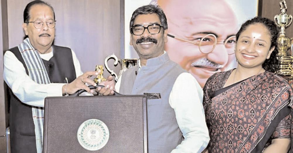 झारखंड विधानसभा में 1.58 लाख करोड़ रुपए का बजट पेश