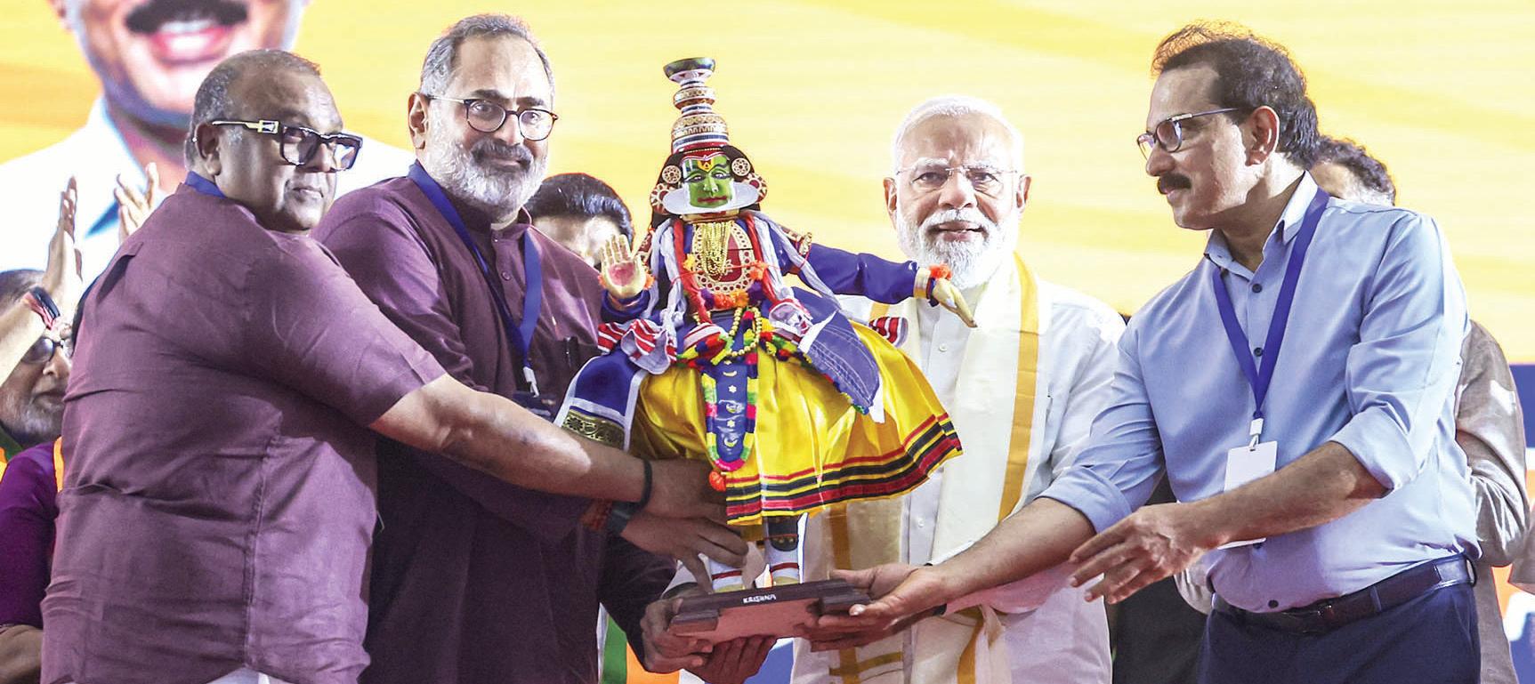 देश के विकास से अनजान हैं कांग्रेस 'युवराज' राहुल : मोदी