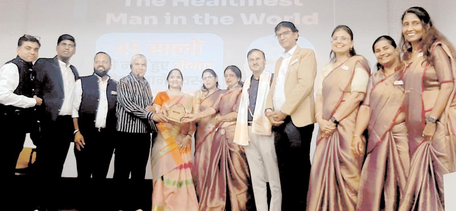 'दि आर्ट ऑफ़ लिविंग-गरिमापूर्ण बुढ़ापा' में सैंकड़ों लोगों ने सीखे स्वस्थ रहने के गुर