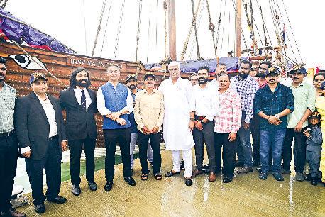 नौसेना के जंगी बेड़े में शामिल हुआ प्राचीन सिला हुआ जहाज 'आईएनएसवी कौंडिन्य'