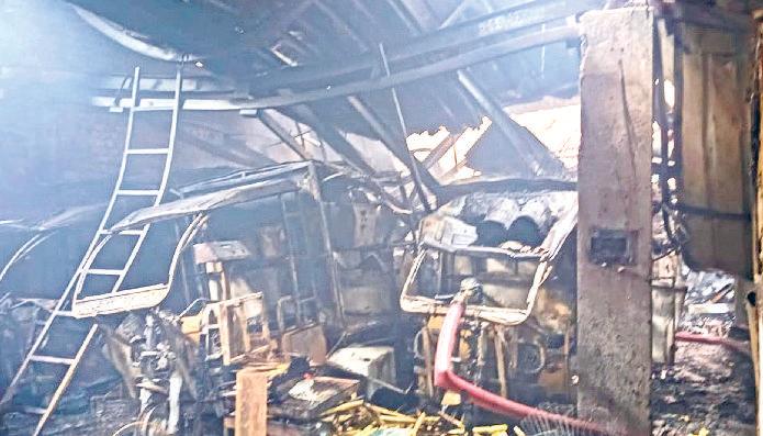 ई-रिक्शा चार्जिंग स्टेशन में आग लगने से दो लोगों की मौत, चार अन्य झुलसे