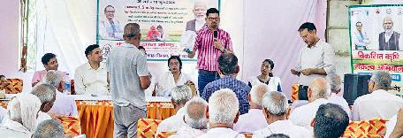 बवाना में कृषि वैज्ञानिकों ने किसानों को दी जानकारी