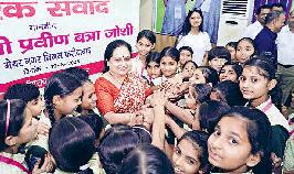 मेयर जोशी ने एनटीपीसी फरीदाबाद में बालिकाओं से संवाद कर किया प्रोत्साहित