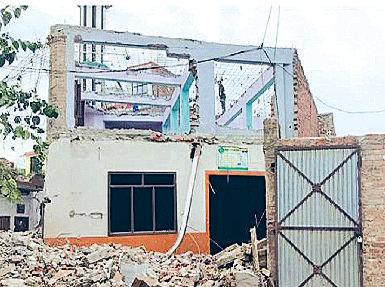 जल्द हटाई नहीं तो सरकारी बुलडोजर से करेंगे ध्वस्त
