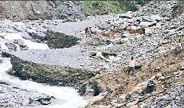 सोनप्रयाग के पास केदारनाथ धाम यात्रा मार्ग पर आवाजाही प्रतिबंधित