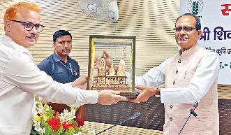 केंद्रीय कृषि मंत्री शिवराज ने आईआईवीआर का दौरा कर कामकाज की समीक्षा की