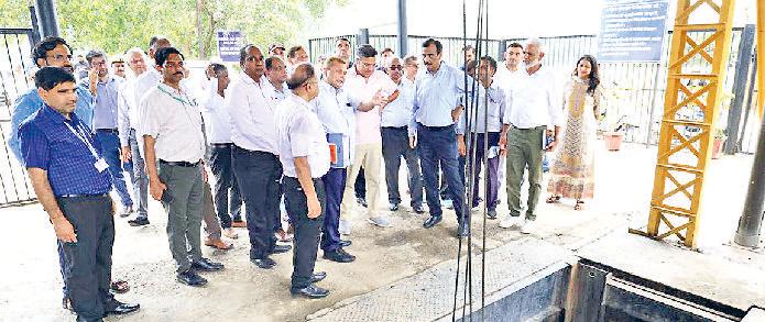 जल मंत्री ने किया हैदरपुर वाटर प्लांट का दौरा पानी के नुकसान को कम करने के लिए युद्ध स्तर पर किया जा रहा है काम : प्रवेश वर्मा