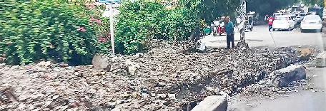 धीमी गति से चल रहा है नालों की सफाई के बाद का कार्य