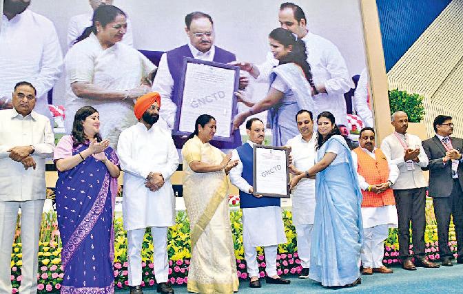 दिल्ली सरकार ने 1429 स्वास्थ्य कर्मियों को प्रदान किए नियुक्ति पत्र