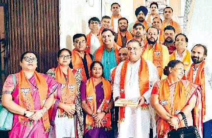 नवगठित जिला कार्यकारिणी की परिचय बैठक लोक संपर्क व संवाद के साथ कार्य कर संगठन को मजबूत करें सभी कार्यकर्ता