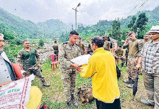 हिमाचल प्रदेश और उत्तर-पूर्व में बाढ़ राहत अभियान में युद्धस्तर पर जुटी भारतीय सेना