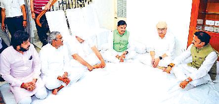 मुख्यमंत्री व डिप्टी सीएम ने जोधपुर में रेल मंत्री वैष्णव के पिता को अर्पित की पुष्पांजलि