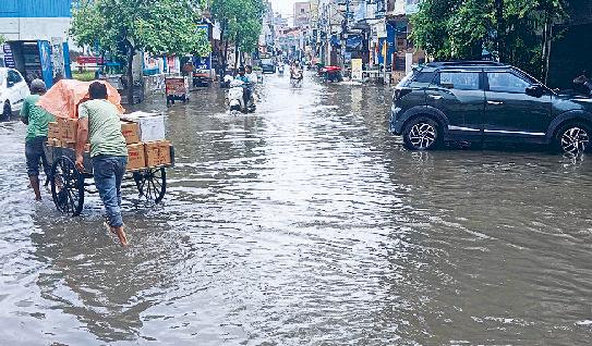 लगातार चौथे दिन दिल्ली में बरसा पानी