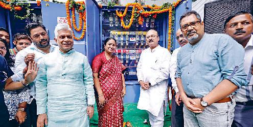 तारों के जाल से मुक्ति की ओर दिल्ली : रेखा