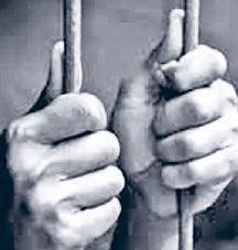 लूट के आरोपी ने पुलिस हिरासत से की भागने की कोशिश