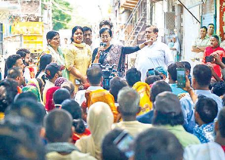 बेघर किए जा रहे गरीब लोगों की आवाज बनेगी आपः आतिशी