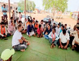 कपसदा में पनीर फैक्ट्री से निकल रहे पानी से उठ रही बदबू, ग्रामीण हो रहे परेशान