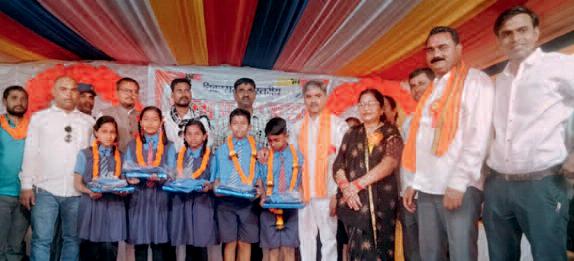 शाला प्रवेश उत्सव आत्मानंद शाला हिरी में हर्षोल्लास के साथ मनाया