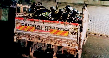 बिना ई-वे बिल जा रही होंडा की गाड़ियों को जीएसटी अधिकारी ने पकड़ा