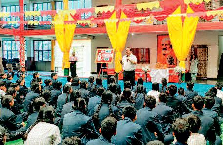 डॉ. स‌त्यजीत साहू ने वि‌द्यार्थी में हुआ प्रेरणादायक व्याख्यान