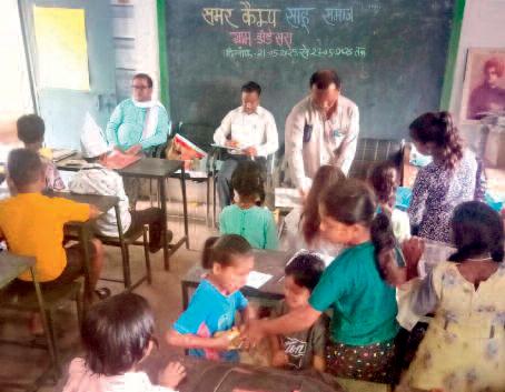 समर कैंप में बच्चे सीख रहे रचनात्मक गतिविधियां