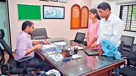 सिविल इंजीनियरिंग की पढ़ाई कर रही छात्रा को मिलेगा लैपटाप