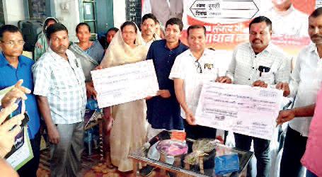 वन संसाधन अधिकार का पट्टा मांगने शिविर में पहुंचे ग्रामीण