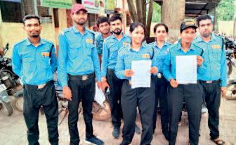 जिला अस्पताल के सुरक्षा कर्मियों की हड़ताल दूसरे दिन भी जारी