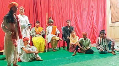 प्रतिभागियों ने सीखी थिएटर की मूलभूत बारीकियां