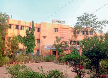 पीजी कॉलेज में प्रवेश की पहली सूची टंगी हार्ड कापी जमा करने छात्रों की भीड़ उमड़ी