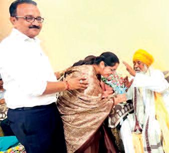 गुरु का मार्गदर्शन जीवन में परिवर्तन लाता है : कविता