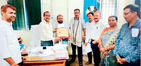 बीईओ ने सेवानिवृत्ति पर पीपीओ और जीपीओ प्रदान किया
