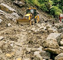 सोनप्रयाग के पास भूस्खलन, रोकी गई केदारनाथ यात्रा