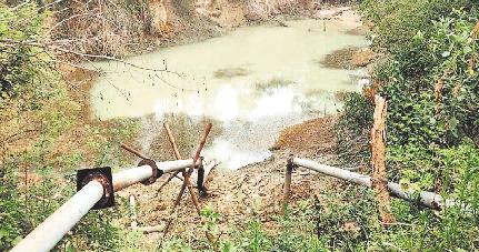 कुम्दा कॉलोनी में पानी के लिए तरस रहे कोलकर्मियों के परिवार