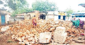 डिसमेंटल घोषित होने के बाद तोड़वाया गया प्राथमिक शाला का भवन