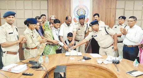 एसएसपी प्रशांत कुमार ने पुलिस जवानों को दी खास सौगात