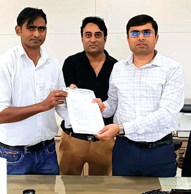 छह महीने से नहीं मिला स्वास्थ्य कर्मियों को वेतन आउटसोर्स स्वास्थ्य कर्मी प्रदर्शन कर करेंगे विधानसभा का घेराव