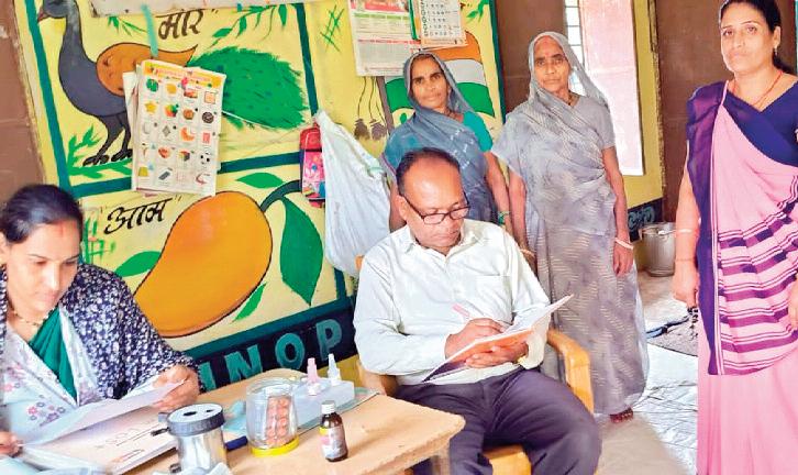 ग्राम स्वास्थ्य और पोषण दिवस के तहत किया 607 बच्चों का टीकाकरण
