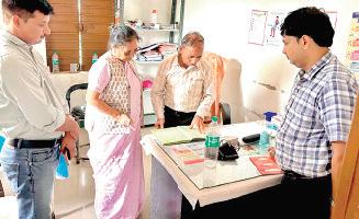 लापरवाहीः डॉक्टर सहित 3 नर्स, सीएचओ को नोटिस