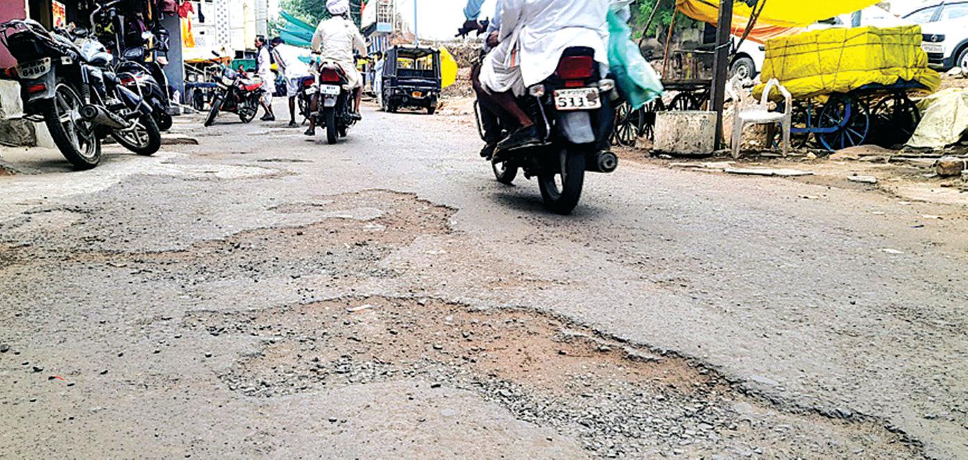 राजगढ़ की खूबसूरती पर धब्बा लगा रहे मेन रोड पर हुए दर्जनों गडे