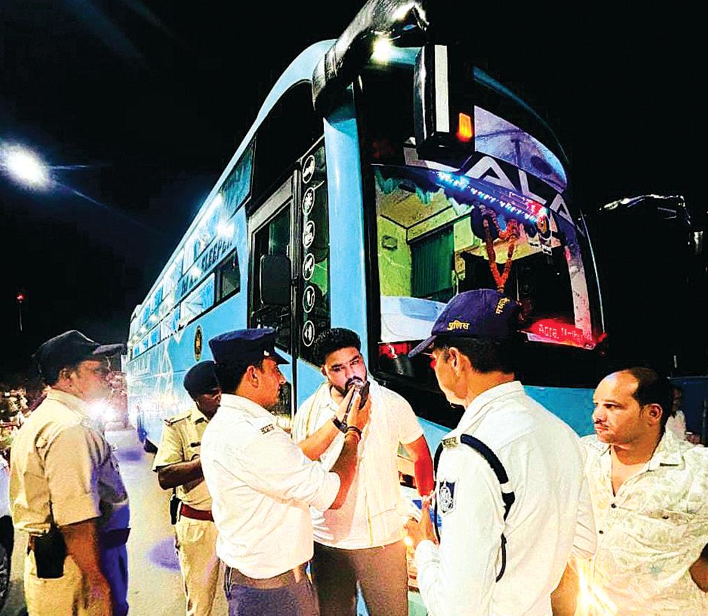 3 घंटे की मैराथन वाहन चेकिंग में 200 से भी अधिक वाहनों को जांचा