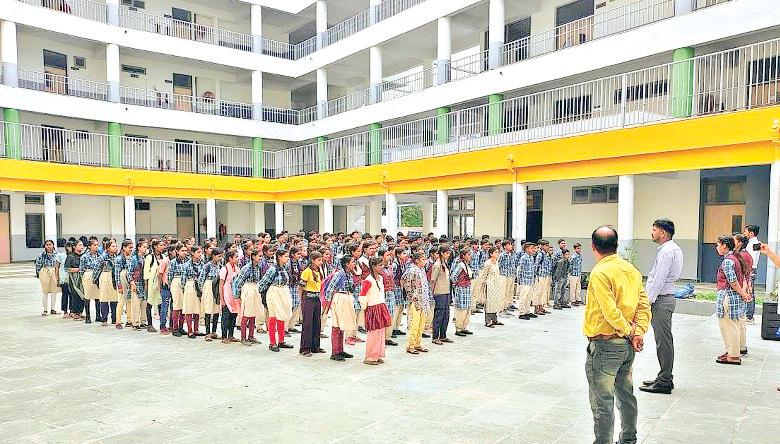 ईसागढ ब्लॉक के ग्राम महिदपुर में पुराना स्कूल भवन गुणवत्ता विहीन