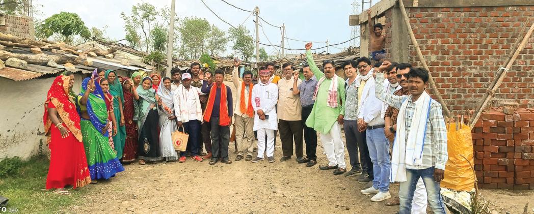 कार्यकर्ताओं के घर जाकर संपर्क कर उनसे समस्याएं जानी, परेशानियों को भी समझा
