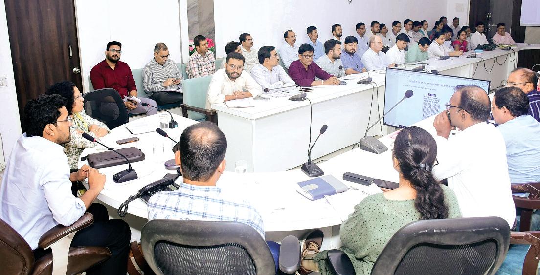 अधिकारी वर्षा पूर्व की सभी आवश्यक तैयारियां सुनिश्चित करेंः कलेक्टर