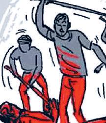 शराब पकड़ने गई पुलिस की टीम से हाथापाई, एक की वर्दी फाड़ी