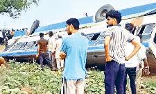 हिसार में 65 सवारियों से भरी रोडवेज बस पलटी छात्र की मौत, कई घायल