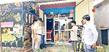 बाइक सवार नकाबपोश बदमाशों ने पिज्जा कैफे पर की फायरिंग, ग्राहकों के बीच से निकली गोली
