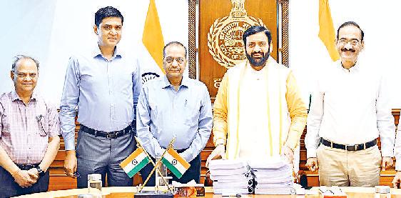 रेशनलाइजेशन कमीशन ने मुख्यमंत्री को सौंपी 18 रिपोर्ट