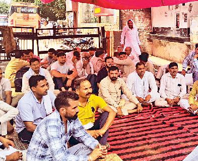 फतेहाबाद रोडवेज के कर्मचारी से मारपीट मामला : डिपो से तीसरे दिन भी नहीं चली बसें उपायुक्त के साथ बैठक के बाद कर्मचारियों ने हड़ताल खत्म की, आरोपियों को जल्द गिरफ्तार किया जाएगा