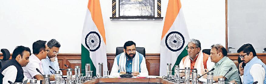 मुख्यमंत्री नायब सिंह सैनी की अध्यक्षता में परिवहन विभाग की बैठक में निर्णय महिलाओं की सुरक्षा के लिए बसों में लगेंगे ट्रैकिंग डिवाइस, डायल 112 से जुड़ेंगे
